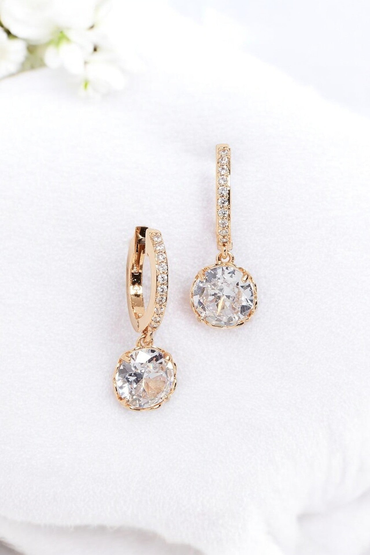 Kate Spade That Sparkle Pave Huggies Earrings in Gold