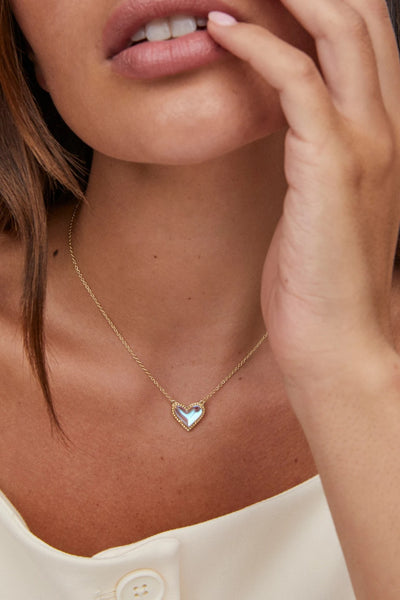 Kendra Scott Ari Heart Pendant in Gold Dichroic Glass