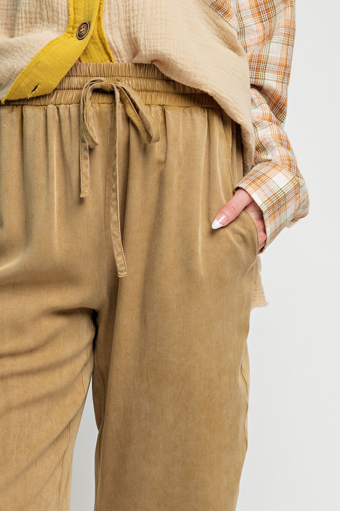 The Devon Jogger Mineral Washed Jogger Pants in Faded Olive